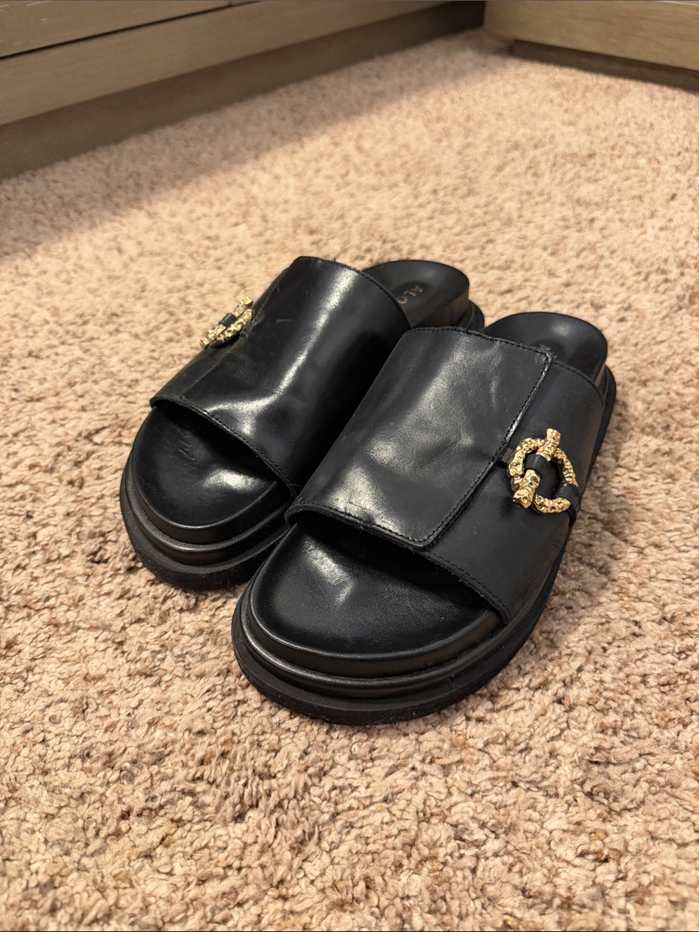 ALOHAS Black Leather Slide Sandals with Gold Chain Accent size 6